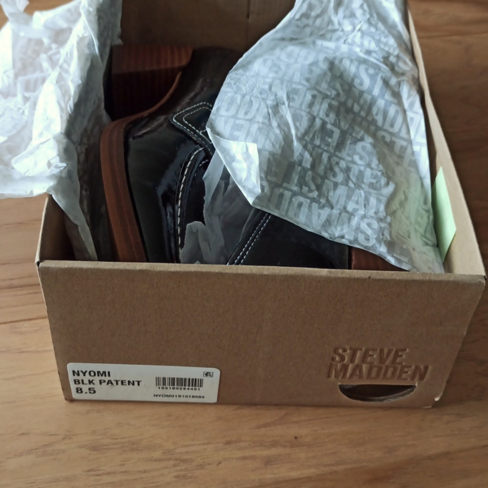 Brand New Steve Madden Black Patent Leather Loafers With Heel - Picture 8 of 9